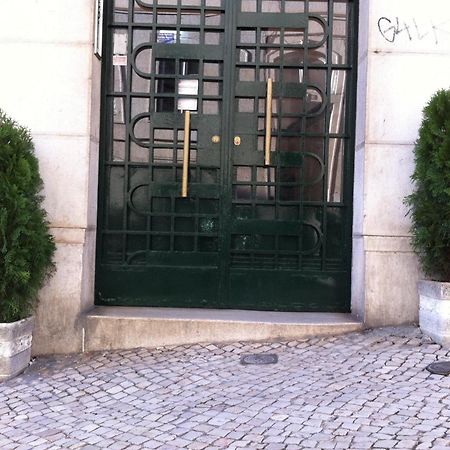 瓦伦蒂娜住宅酒店 Lisboa 外观 照片 Entrance to the Embassy of the Republic of Korea in Lisbon
