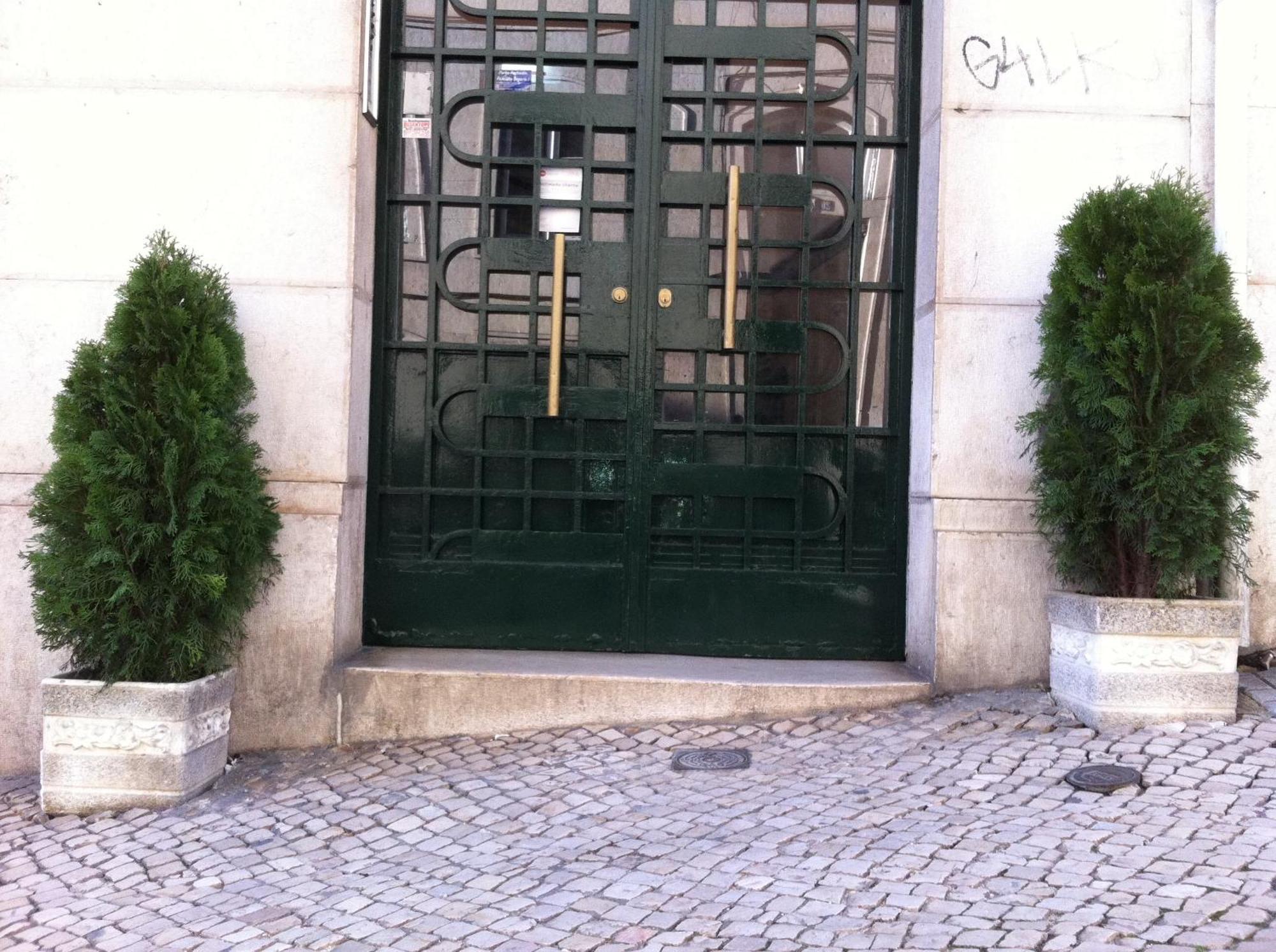 瓦伦蒂娜住宅酒店 Lisboa 外观 照片 Entrance to the Embassy of the Republic of Korea in Lisbon